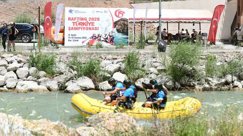 Van Çatak Çayı rafting tutkunlarını ağırlamaya başladı