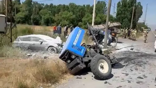 Muşta kara yolunda iki araç çarpıştı ve üç kişi yaralandı