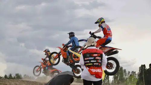 Ağrı zirvesinde motor sesleri yükseliyor ve enduro heyecanı başladı