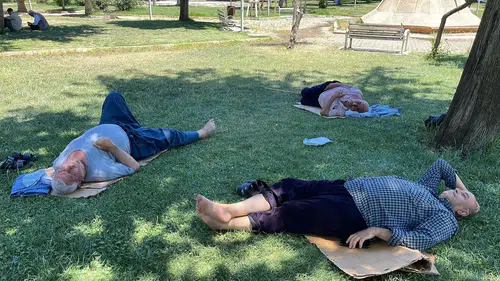 Kavurucu sıcaklar Şanlıurfa sokaklarını boşalttı