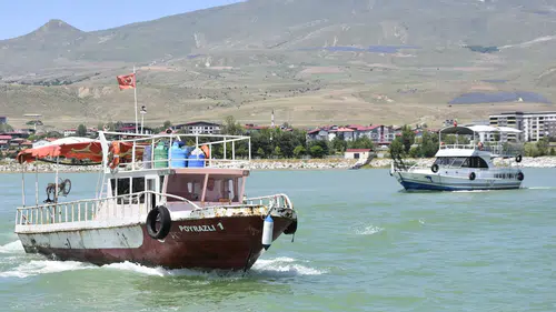 Van Gölü balıkları için 7 gün 24 saat nöbet tutuluyor