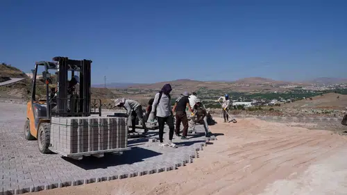 Elazığ Asri Mezarlıkta ziyaretler için yenileme çalışmaları hız kazandı