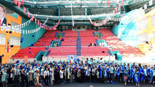 Van Yüzüncü Yıl Üniversitesi Tıp Fakültesi mezunları hekimlik yolculuğuna başladı