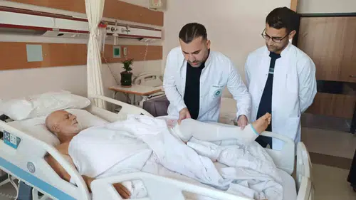 Batmanlı çiftçi ağaçtan düştü 2,5 saatlik kritik ameliyatla hayata tutundu