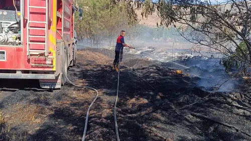 Mollakendi beldesindeki otluk alanda çıkan yangın ekiplerce söndürüldü