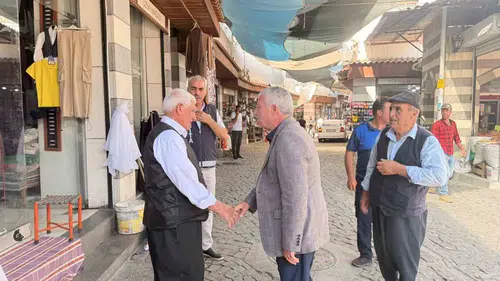 Çermik Belediye Başkanı Karamehmetoğlu pazar yerinde vatandaşların taleplerini dinledi