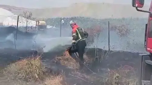 Bingöl Genç ilçesindeki bahçe yangını ekiplerin müdahalesiyle kısa sürede söndürüldü