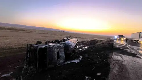 Nusaybin yolunda seyir halindeki yakıt tankeri alevlere teslim oldu