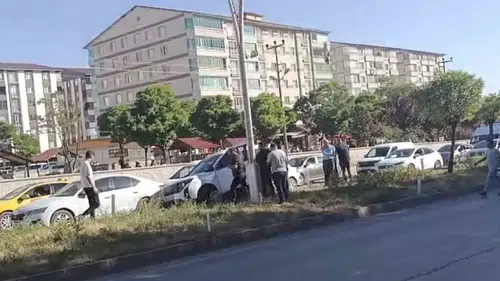 Bitlis yollarında iki trafik kazası yaşandı ve 4 kişi yaralandı