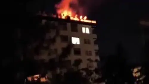 Kayapınar ilçesindeki sekiz katlı binada gece saatlerinde yangın paniği yaşandı