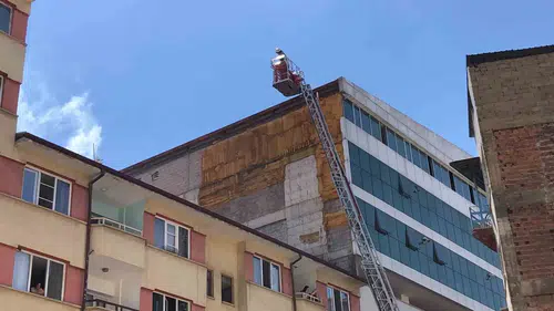 Elazığ merkezdeki bir iş yerinde çıkan baca yangını korkuttu