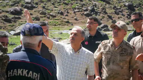 Hakkari Süpha Dürek Dağında kaybolan dağcı için ekipler seferber oldu