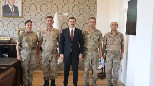 Tutak Kaymakamı Coşkun veda eden jandarma personeliyle bir araya geldi