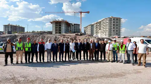 Bitlis Valisi Ahlat'ta Ahıskalı Türkler İçin Hazırlanan Yeni Konutları Denetledi
