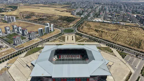 Amedspor için Diyarbakır Stadyumu Süper Lig standartlarına uygun hale getiriliyor
