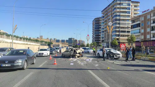 Karaköprü GAP Bulvarı üzerinde zincirleme trafik kazası meydana geldi