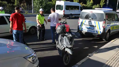 Elazığ trafiğinde kural tanımayan motosikletliye ağır para cezası kesildi