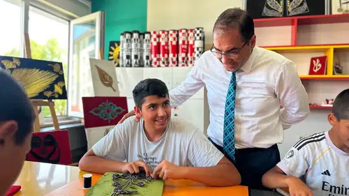 Eleşkirtli gençler yaz tatilini atölyelerde eğlenerek değerlendiriyor
