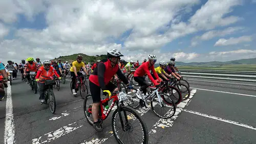 Elazığlı bisikletçiler 550 kilometrelik yolu aşarak Ardahan festivaline ulaştı