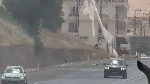 Siirt merkezinde elektrik direğinde başlayan alevler çevrede korku dolu anlar yaşattı