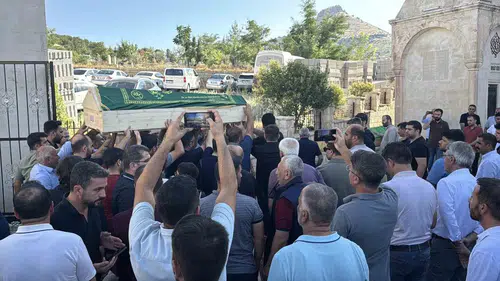 Mardin Artuklu yolunda yaşanan feci kazanın kurbanları son yolculuğuna uğurlandı