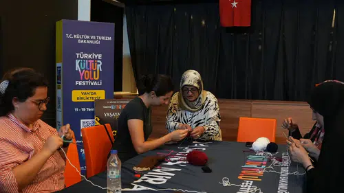 Van Kültür Yolu Festivali coşkulu bir başlangıçla kapılarını açtı