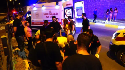 Tunceli Elazığ yolunda motosikletin otomobile çarpması sonucu iki kişi yaralandı