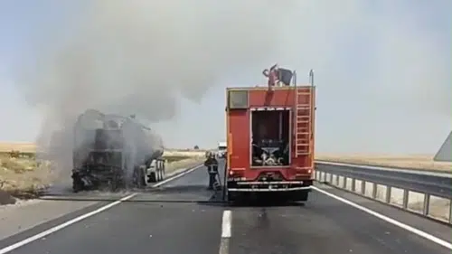 Nusaybin yolunda seyir halindeki tankerde yangın paniği yaşandı