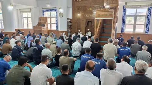 Çermik sakinleri 15 Temmuz şehitleri için camide bir araya geldi