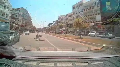 Şanlıurfa'da motosiklet kazası anı kameraya yansıdı