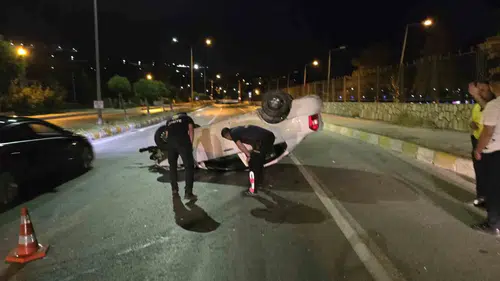 Van Edremit yolunda otomobil devrildi