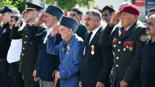 Birecik halkı kurtuluş mücadelesinin 106. yılını coşkuyla kutladı