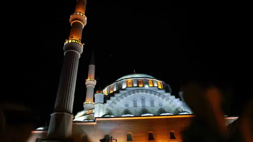 Elazığ camilerinde 15 Temmuz anması için sela sesleri yükseldi