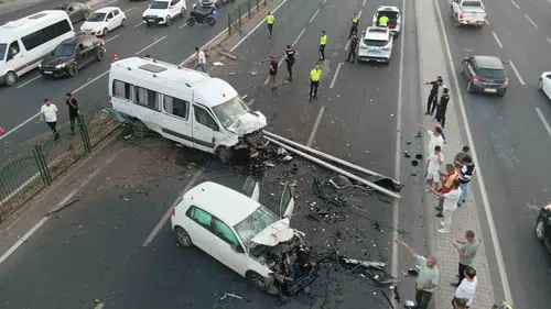 Diyarbakır yolunda iki aracın karıştığı trafik kazasında üç kişi yaralandı