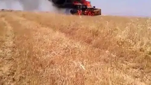 Yanan biçerdöverin borcunu Diyarbakırlı köylüler imece usulüyle kapattı