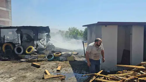 Elazığ’da lastik dükkanında çıkan yangın korku dolu anlar yaşattı