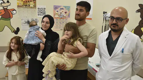 Bitlis'te saat pili yutan küçük çocuk endoskopi ile sağlığına kavuştu