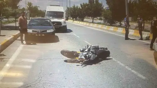Patnos ilçesinde direksiyon eğitmeninin karıştığı motosiklet kazası yaralanmayla sonuçlandı
