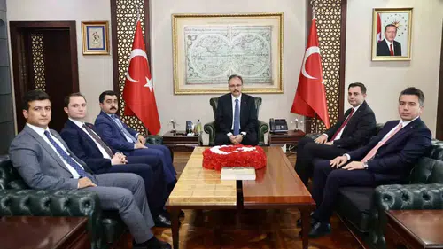 Siirt’in yeni yöneticileri Vali Kemal Kızılkaya’yı makamında ziyaret etti