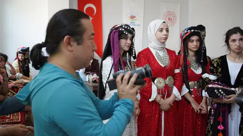 Japon araştırmacı Siirt ezgilerini ve halk kültürünü kayıt altına aldı