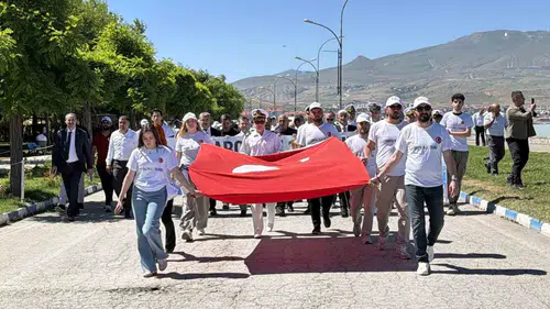 Tatvan Van Gölü kıyısında denizcilik bayramının yüzüncü yıl coşkusu yaşandı
