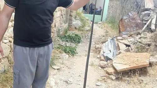 Siirt Dilektepe köyünde yılanlar yerleşim yerlerine kadar indi