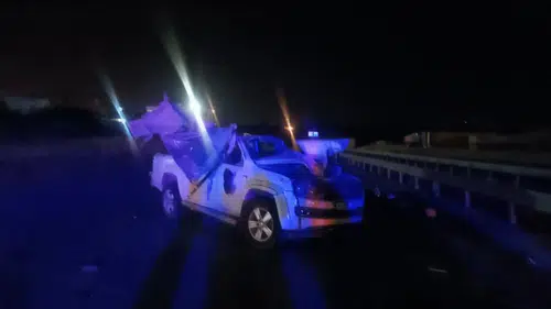 Silopi yolunda kamyonet bariyerlere girdi