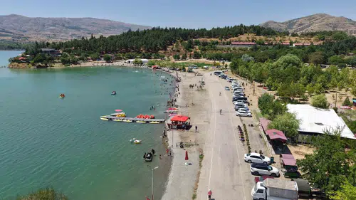 Elazığ Hazar Gölü bölge sakinlerinin yeni tatil adresi oldu