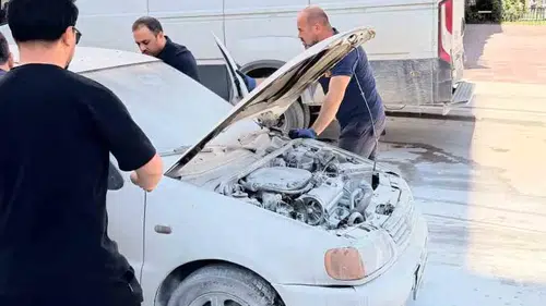 Van Tuşba'da hareket halindeki otomobil aniden alev aldı
