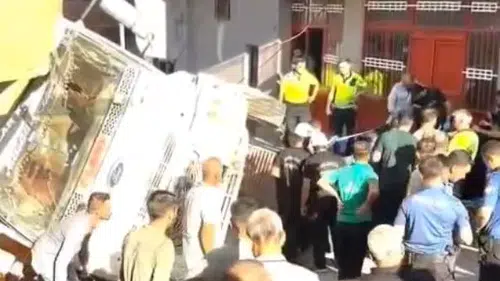 Şanlıurfa'da sokakta oyun oynayan küçük Zeynep kamyonun altında kalarak hayatını kaybetti