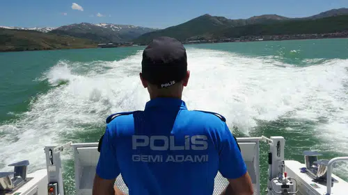 Van Gölü sularında inci kefali koruması için polis devriyeleri sıklaştı