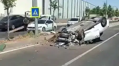 Diyarbakır'da kontrolden çıkan araç refüje çarparak takla attı