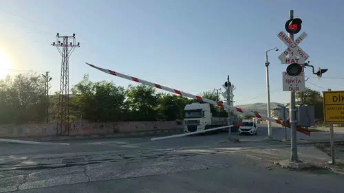 Van Şafak Mahallesi hemzemin geçidindeki teknik arıza trafiği kilitledi