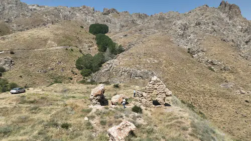 Van’daki tarihi yapılar definecilerin tahribatından kurtarılıyor